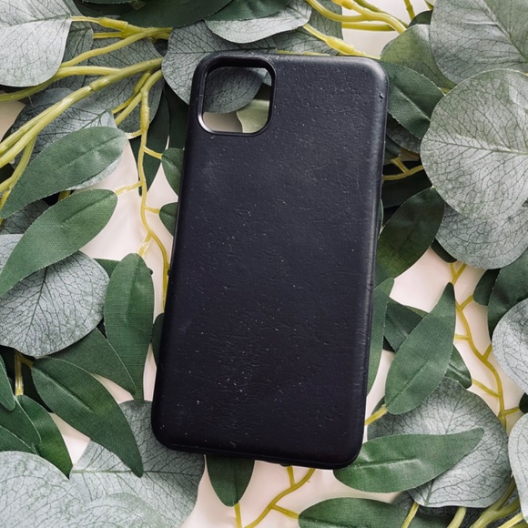 Nomad Rugged Leather Case  iPhone 11 Pro Max - Picture 3 of 10